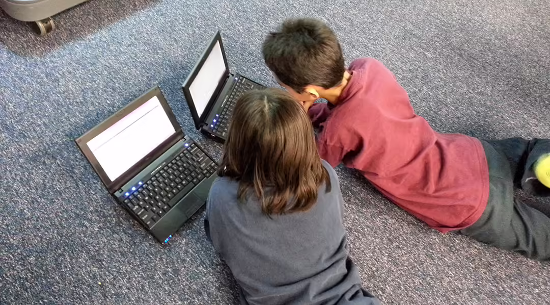 Conectarnos a través de la Educación